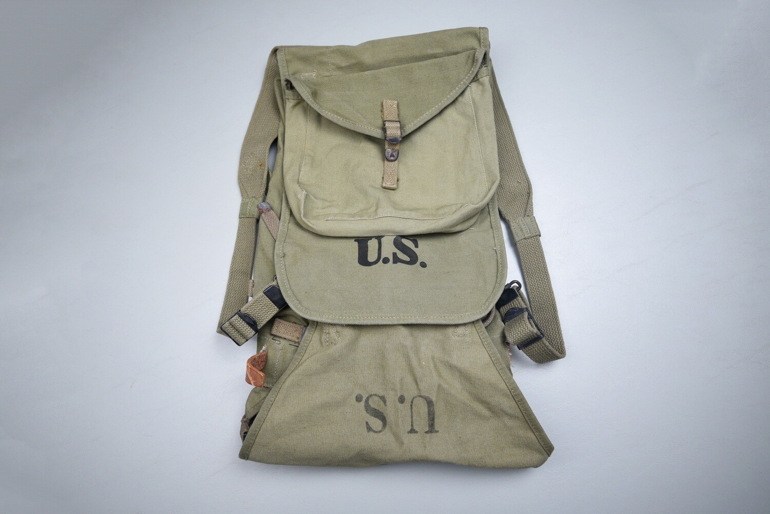 WWII U.S. MODEL 1928 FIELD PACK DATED 1942 - NEAR MINT