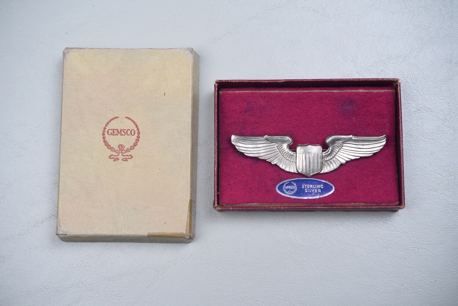 WWII U.S. ARMY AIR CORPS PILOTS WING IN ORIGINAL MANUFACTURER’S BOX - PIN BACK, STERLING