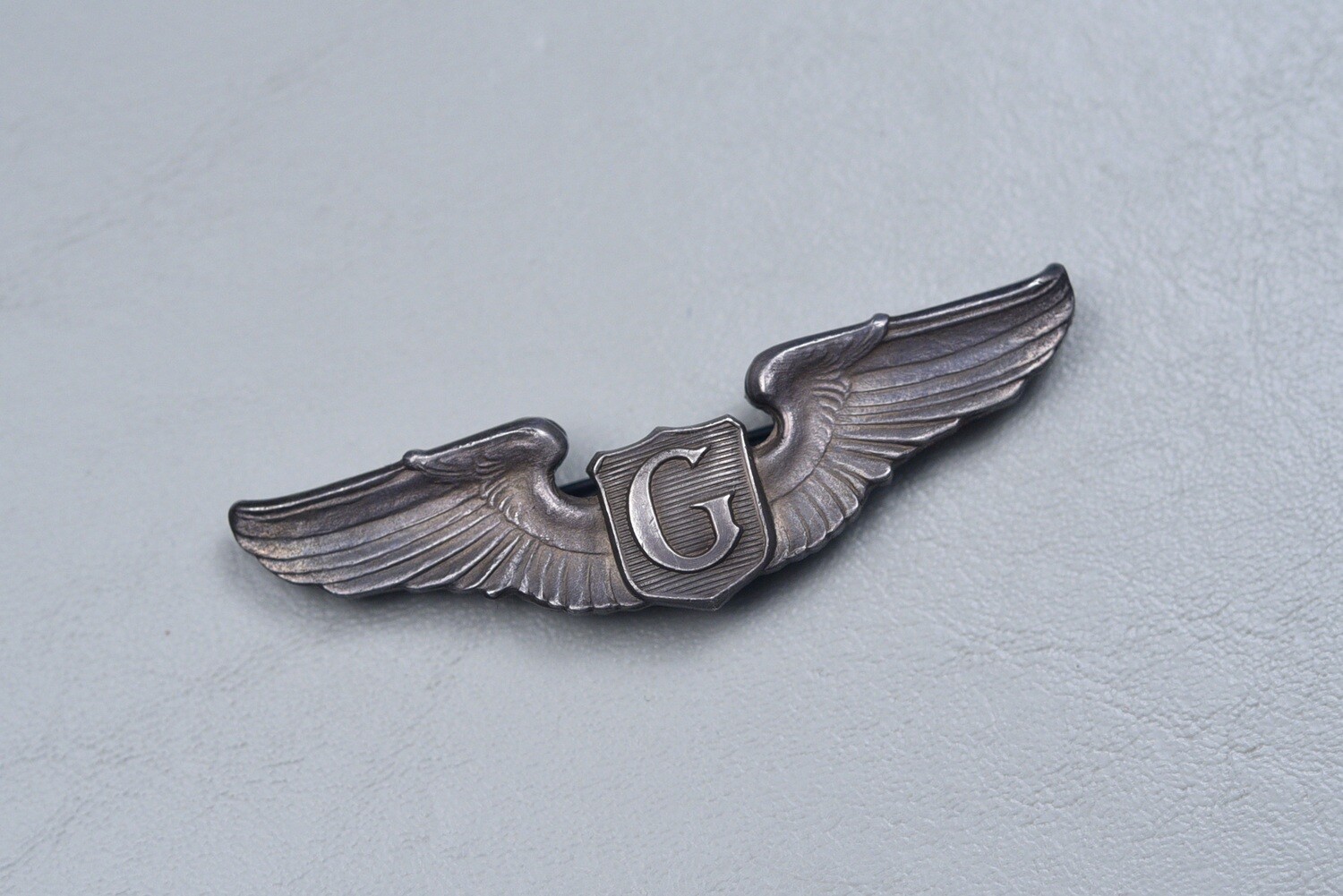 WWII U.S. ARMY AIR CORPS GLIDER PILOT WING BY A.E. CO - UTICA, N.Y., PIN BACK, STERLING