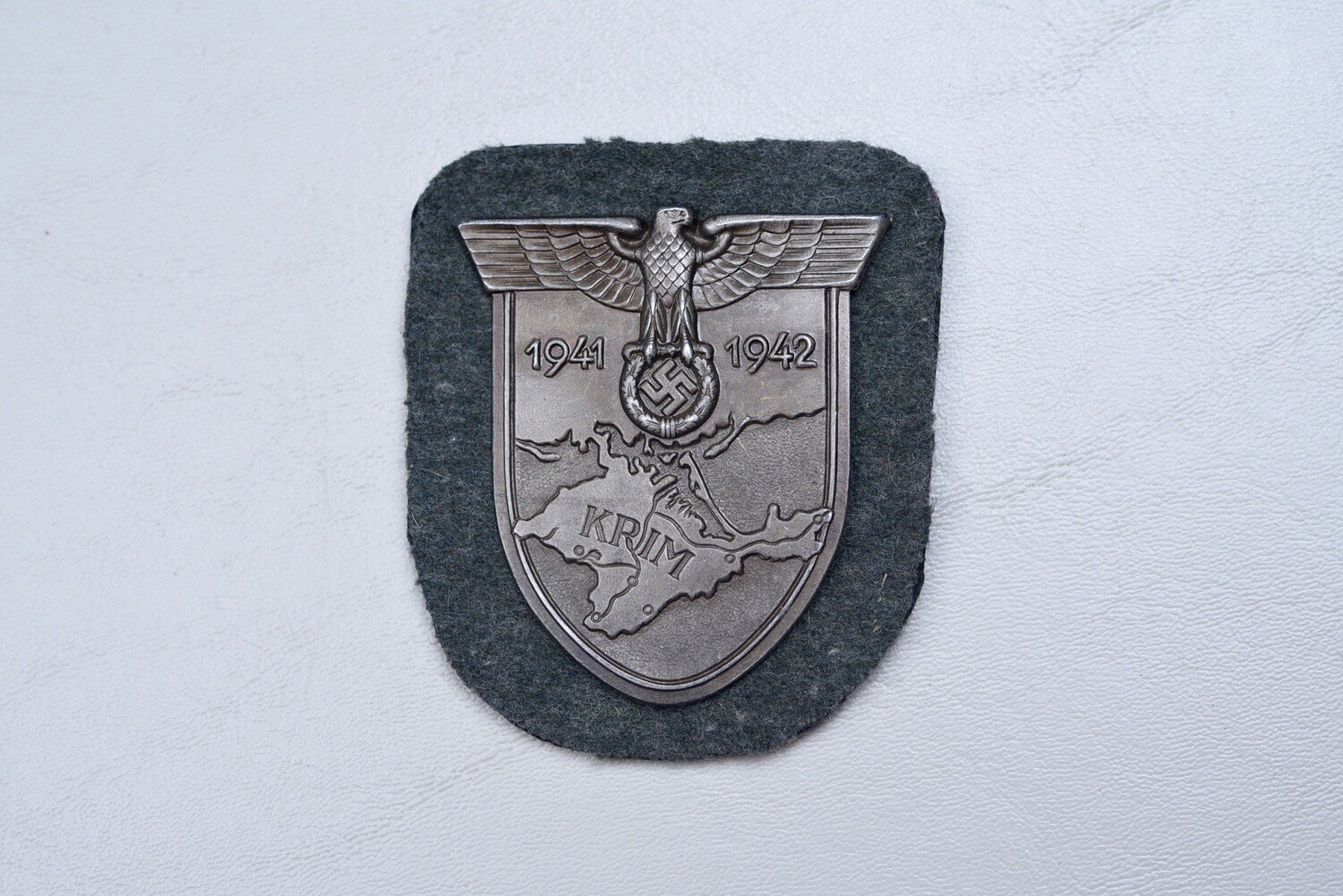WWII GERMAN KRIM CAMPAIGN SHIELD ON ARMY BACKING