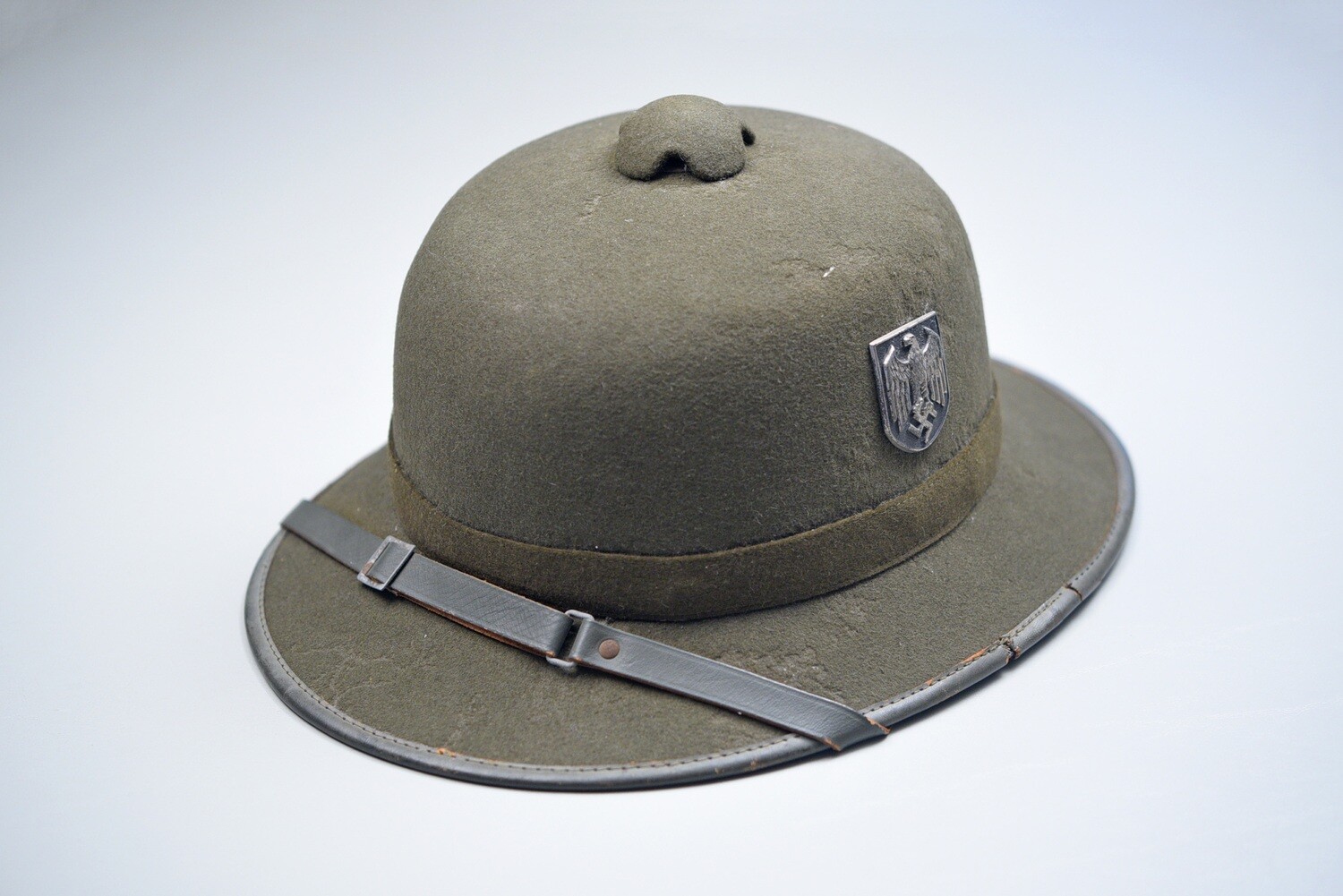 WWII GERMAN ARMY TROPICAL SUN HELMET