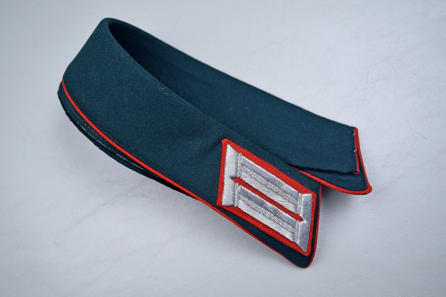 WWII GERMAN ARMY ARTILLERY OFFICER&#39;S COLLAR - CUT FROM UNIFORM