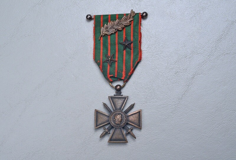 WWI FRENCH CROIX DE GUERRE w/PALM & 2 STARS ON BALL END PARADE MOUNT WWI FRENCH CROIX DE GUERRE w/PALM & 2 STARS ON BALL END PARADE MOUNT