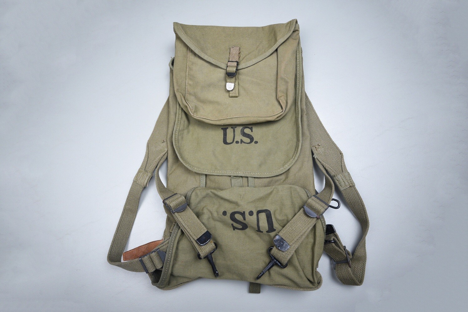 WWII U.S. MODEL 1928 FIELD PACK DATED 1942 - NEAR MINT