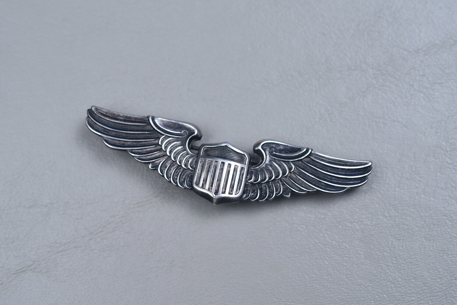 WWII U.S. ARMY AIR CORPS PILOT WING BY BALFOUR - PIN BACK, STERLING