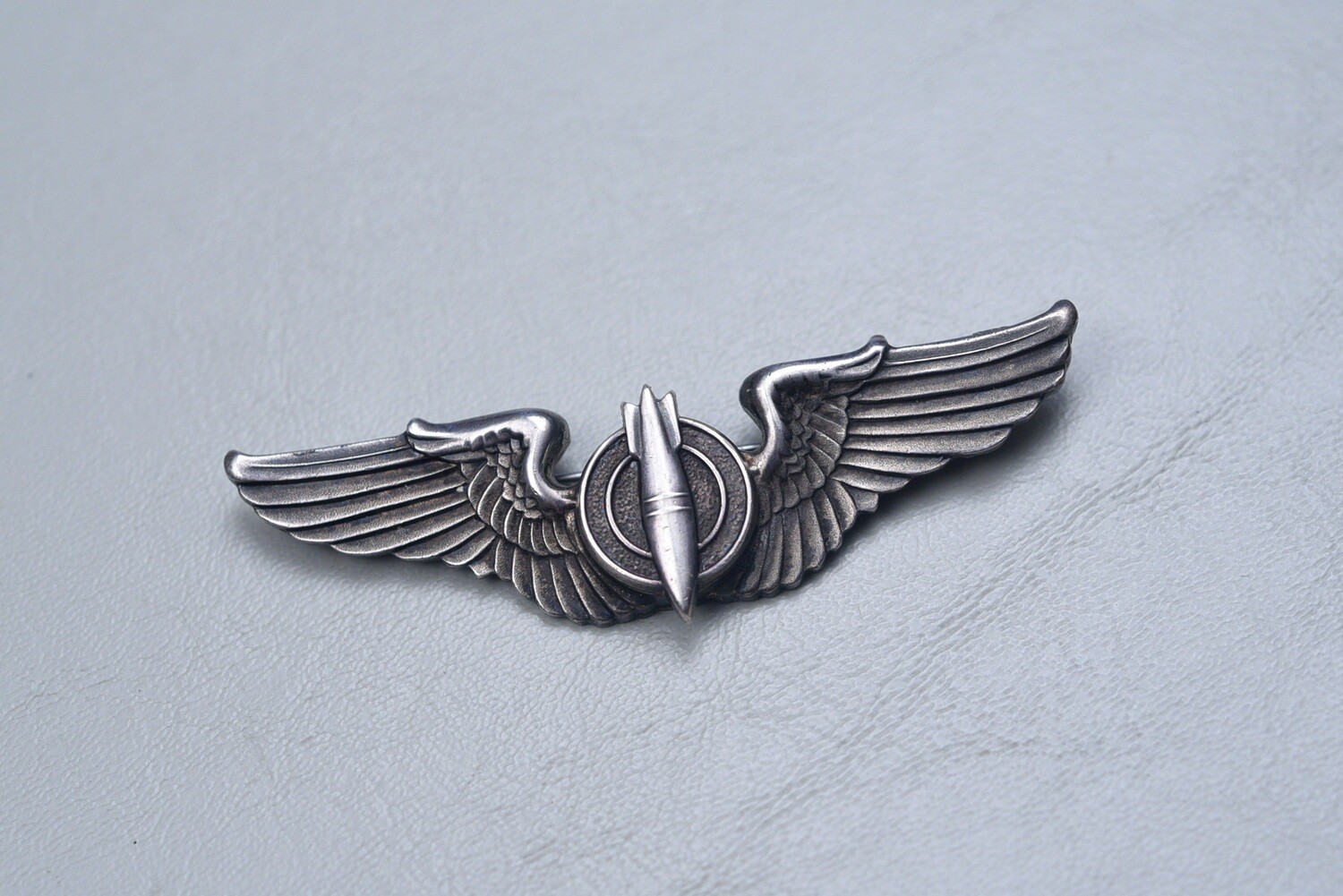 WWII U.S. ARMY AIR CORPS AMCRAFT PATTERN BOMBARDIER WING - STERLING, PINBACK