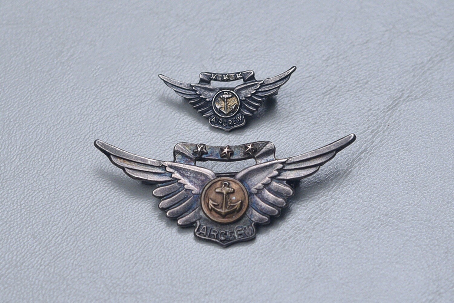 WWII U.S. NAVY AIR CREW BADGE W/3 STARS &amp; MINIATURE - STERLING, PINBACK