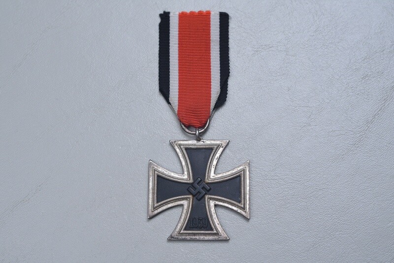 WWII GERMAN 1939 IRON CROSS 2nd CLASS ON ORIGINAL RIBBON