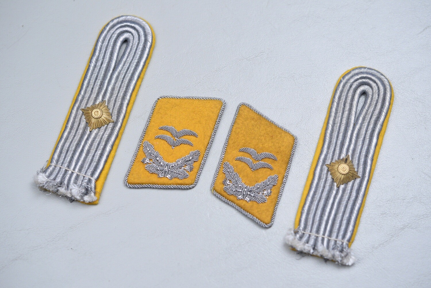 WWII GERMAN LUFTWAFFE OBERLEUTNANT OF FLIGHT COLLAR TABS/BOARD SET - UNIFORM REMOVED