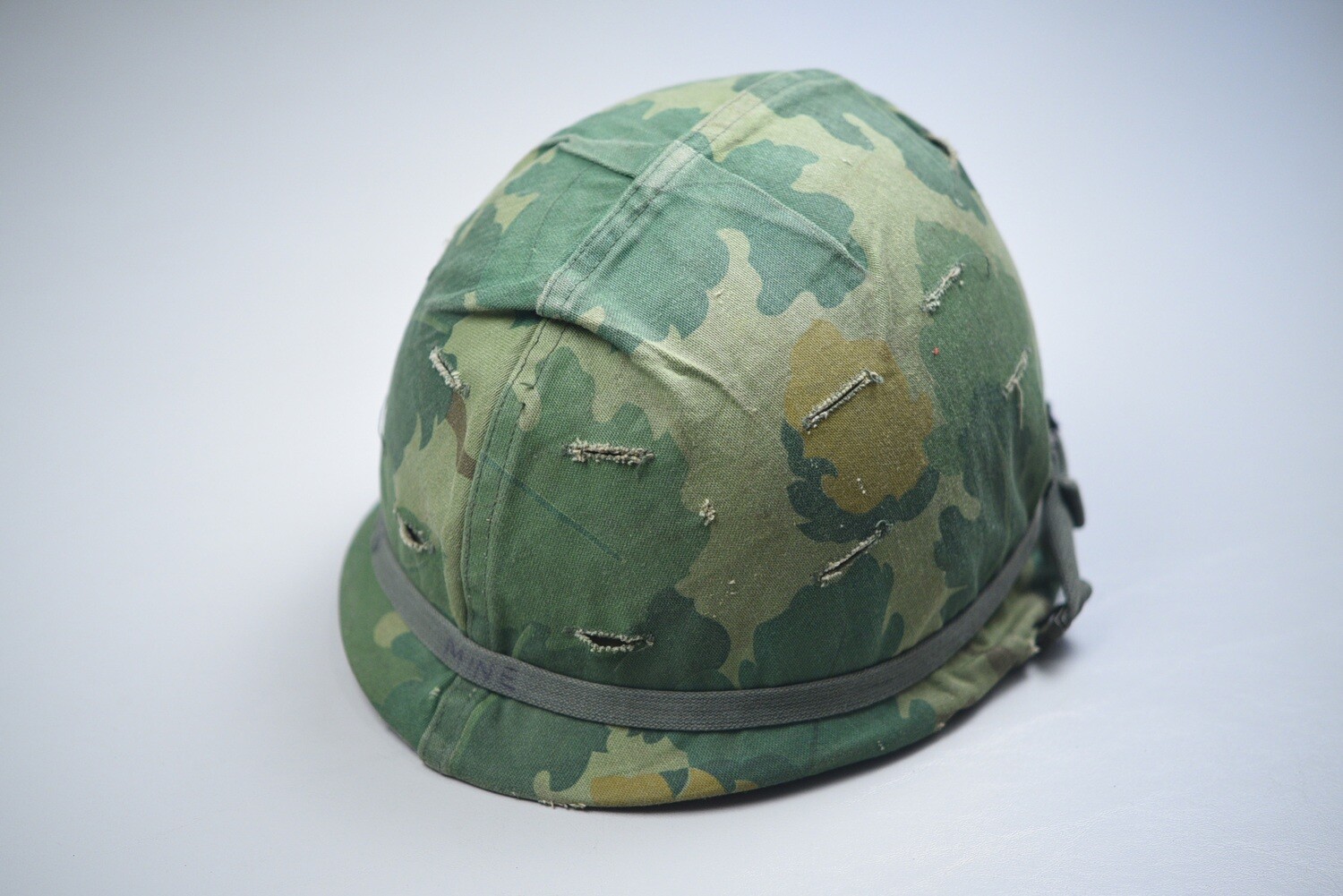 VIETNAM WAR U.S. M1 HELMET w/MITCHELL TWILL CAMOUFLAGE COVER DATED &#39;67&#39;