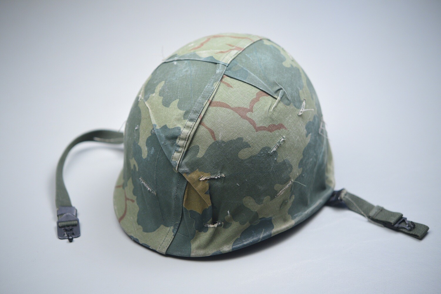 VIETNAM WAR M1 STEEL HELMET w/ EARLY MITCHELL CAMOUFLAGE COVER ‘65’