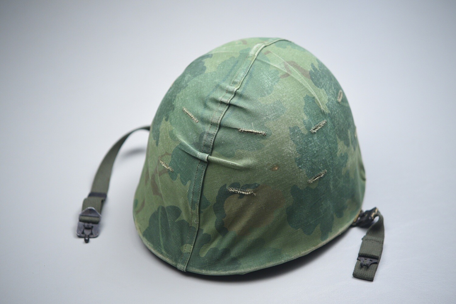 VIETNAM WAR M1 STEEL HELMET w/MITCHELL EARLY CAMOUFLAGE COVER ‘64’