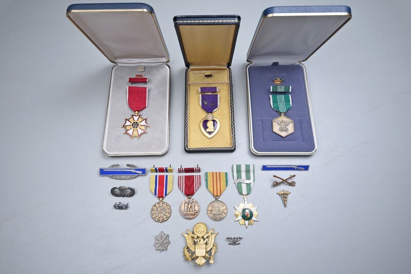 VIETNAM WAR PURPLE HEART/LEGION OF MERIT & INSIGNIA GROUPING VIETNAM WAR PURPLE HEART/LEGION OF MERIT & INSIGNIA GROUPING