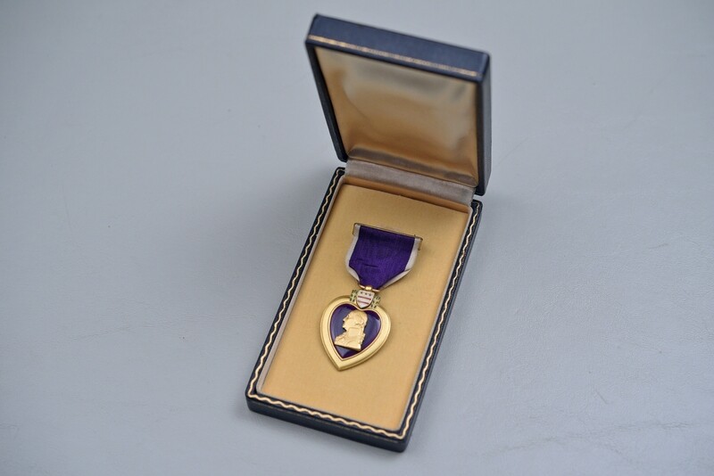 WWII U.S. MARINE CORPS PURPLE HEART TO D/2/7th KIA, KOREA - IN SHORT CASE WWII U.S. MARINE CORPS PURPLE HEART TO D/2/7th KIA, KOREA - IN SHORT CASE