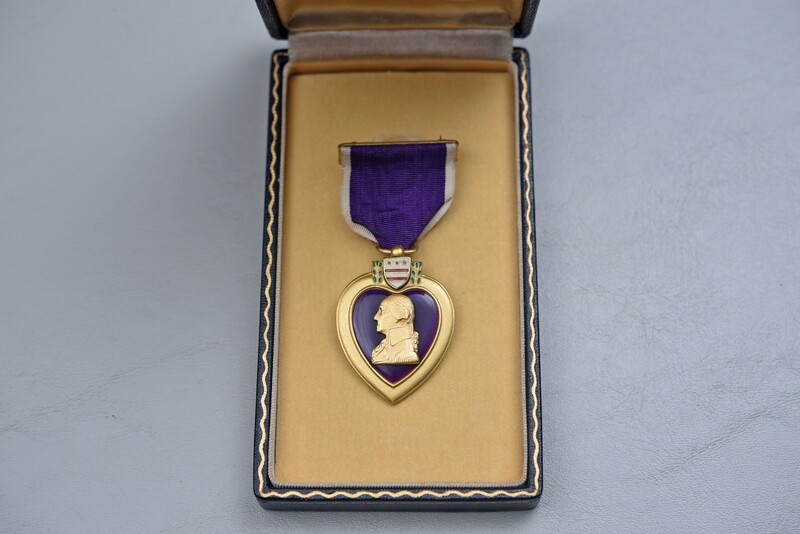 WWII U.S. MARINE CORPS PURPLE HEART TO D/2/7th KIA, KOREA - IN SHORT CASE