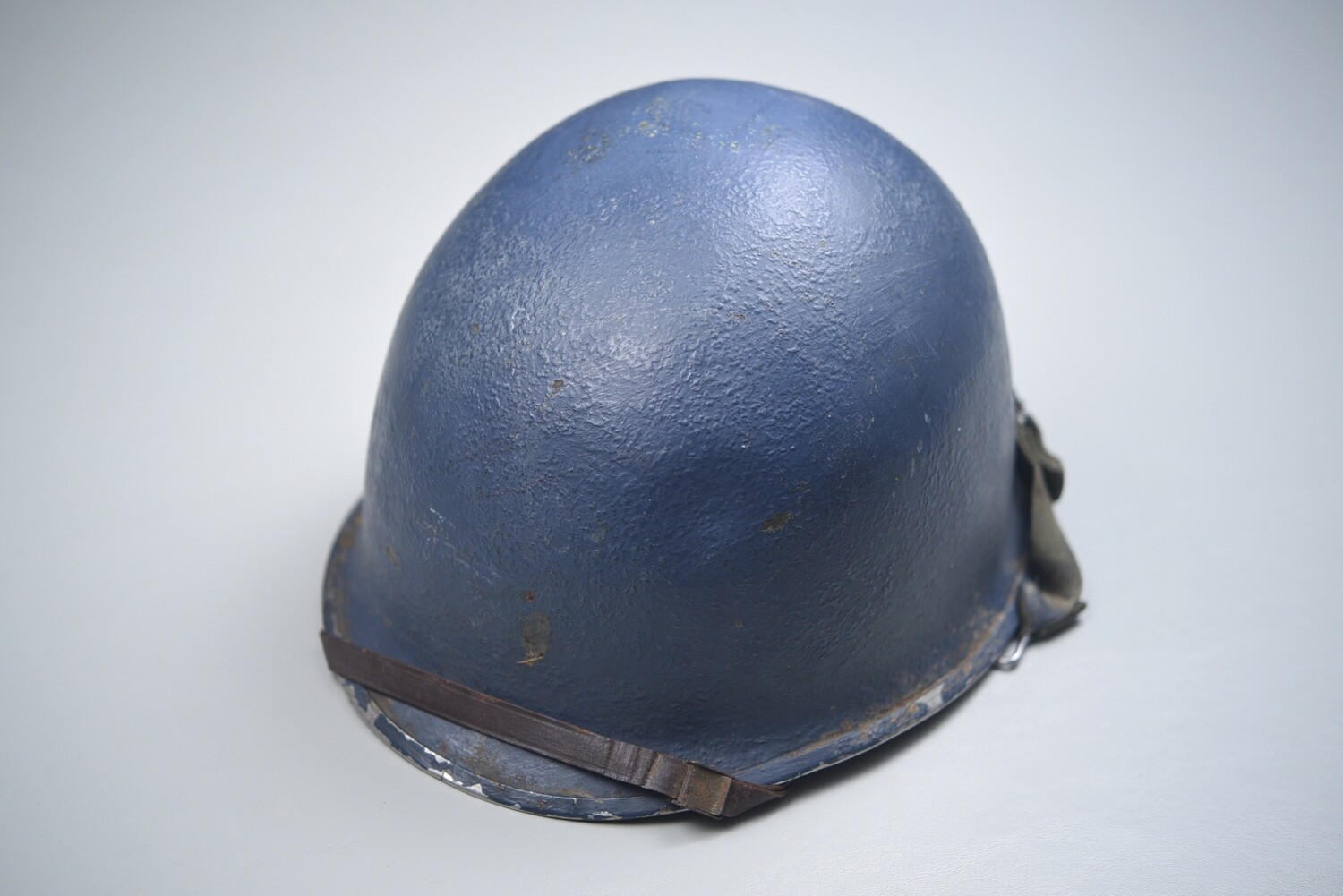 WWII U.S. NAVY M1 STEEL HELMET w/FRONT SEAM &amp; FIXED BALES - COMPLETE