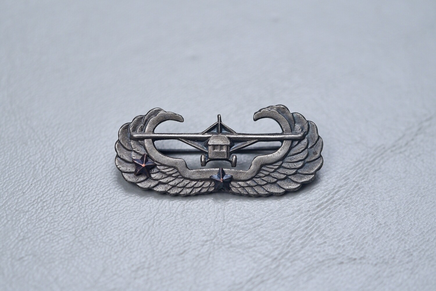 WWII U.S. GLIDER INFANTRY REGIMENT BADGE w/2 COMBAT STARS - PINBACK