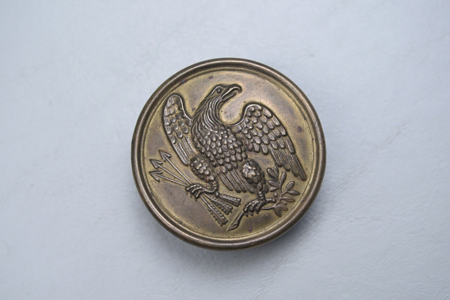 CIVIL WAR U.S. EAGLE PLATE MARKED &#39;W.H. SMITH, BROOKLYN&quot; - NON DUG