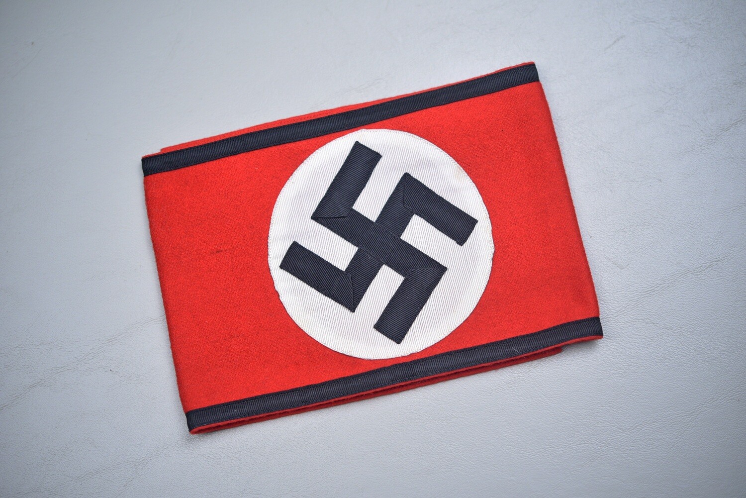 WWII GERMAN ALLGEMEINE SS ARMBAND w/&#39;D&#39; PAPER LABEL