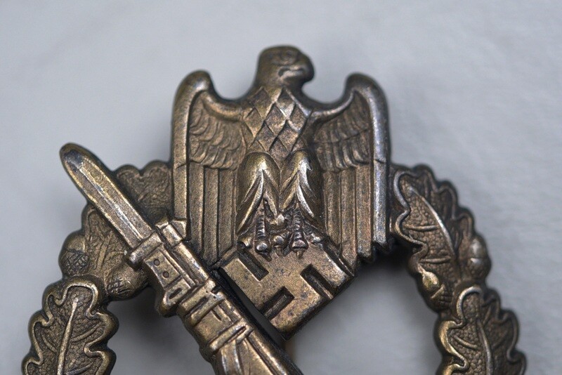 WWII GERMAN INFANTRY ASSAULT BADGE IN BRONZE - STAMPED