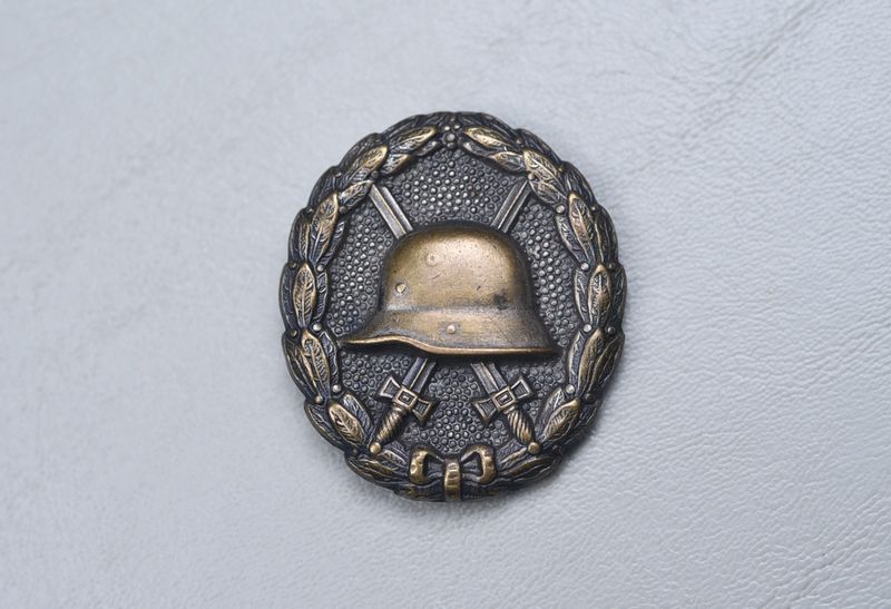 WWI GERMAN MODEL 1918 BLACK WOUND BADGE WWI GERMAN MODEL 1918 BLACK WOUND BADGE