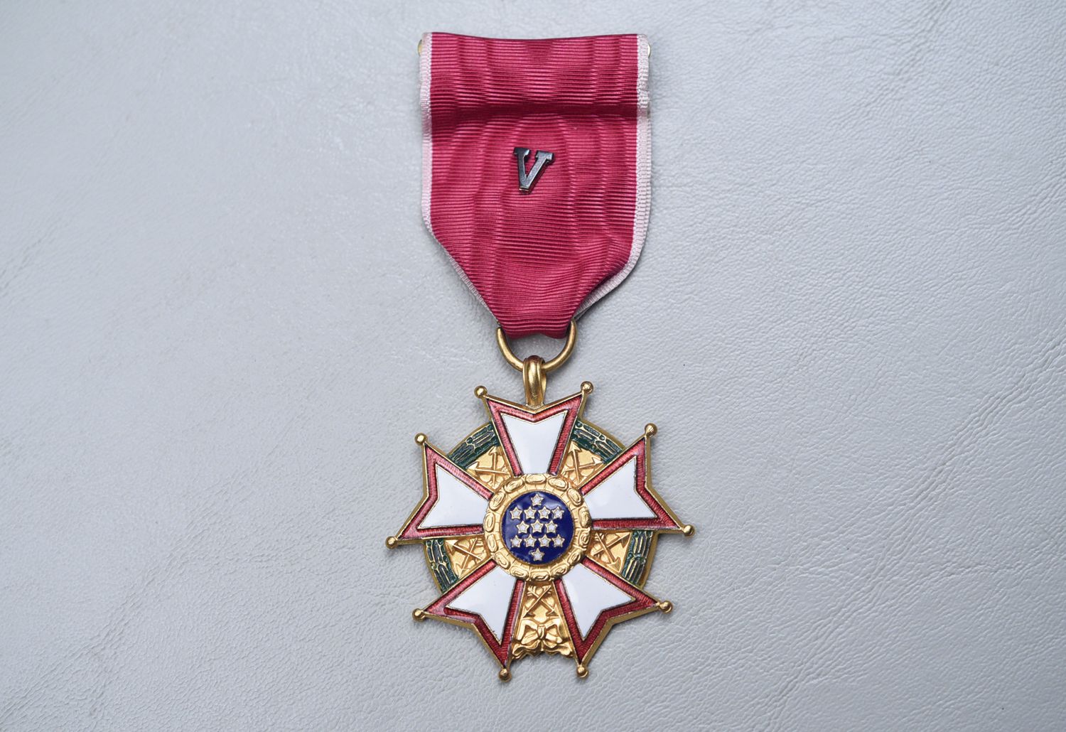 WWII U.S. LEGION OF MERIT w/&#39;V&#39; DEVICE ON SLOT BROACH