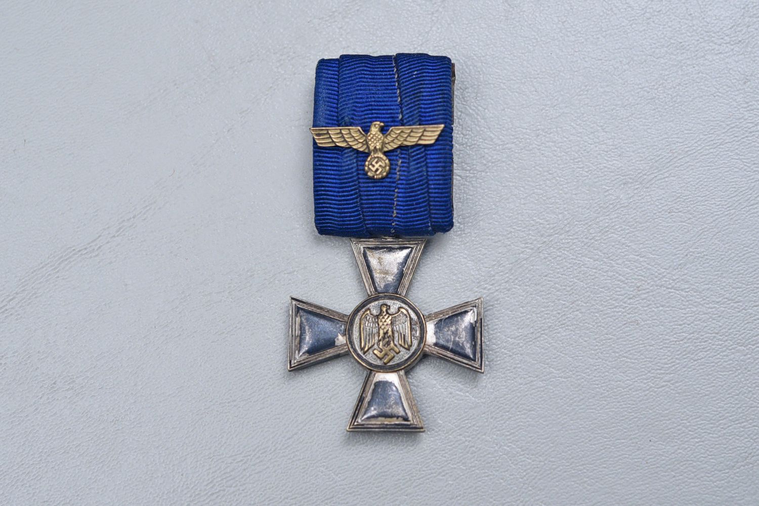 WWII GERMAN 18 YEAR SERVICE CROSS ON PARADE MOUNT