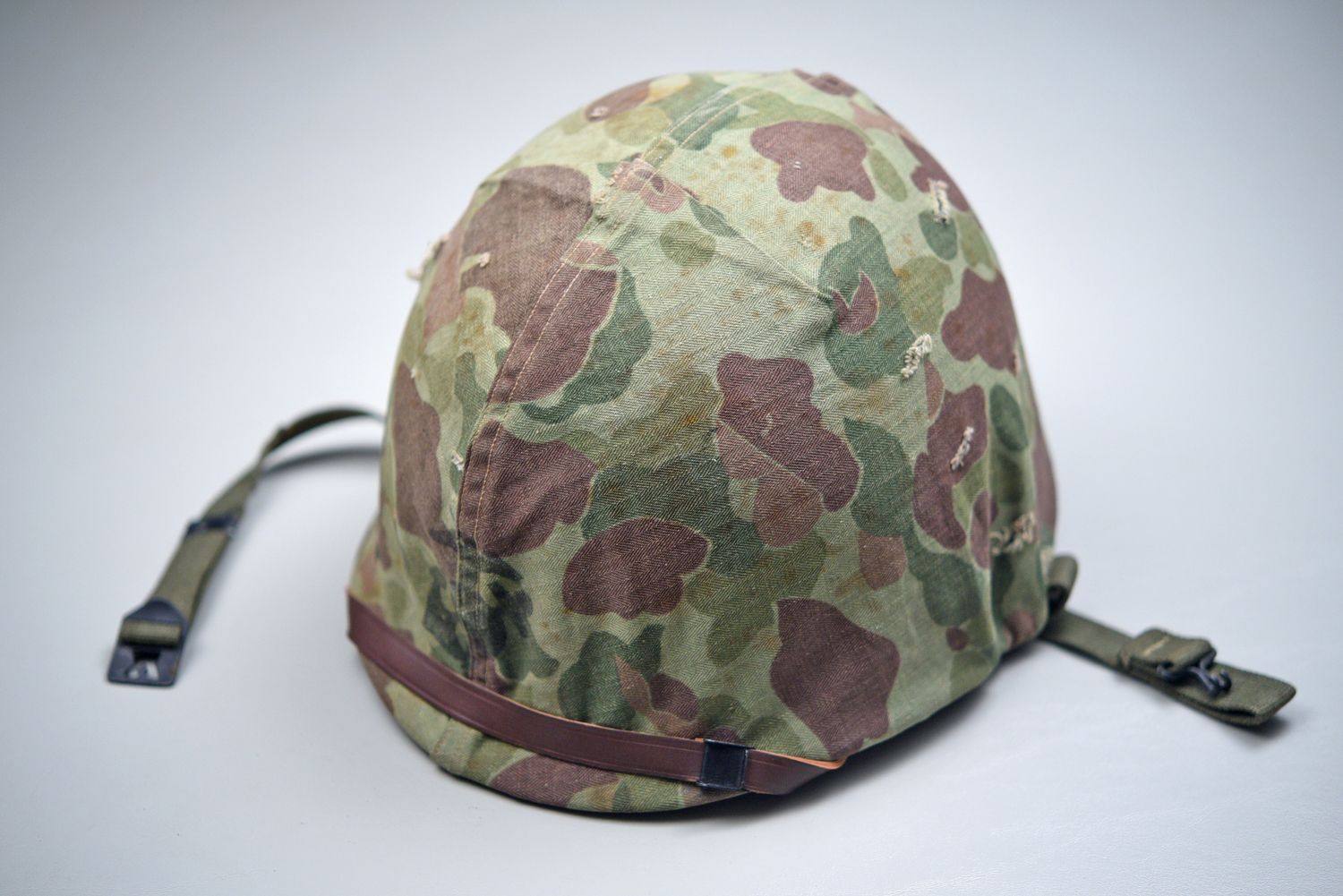 KOREAN WAR U.S. MARINE CORPS HELMET w/LINER &amp; CAMOUFLAGED COVER - NAMED