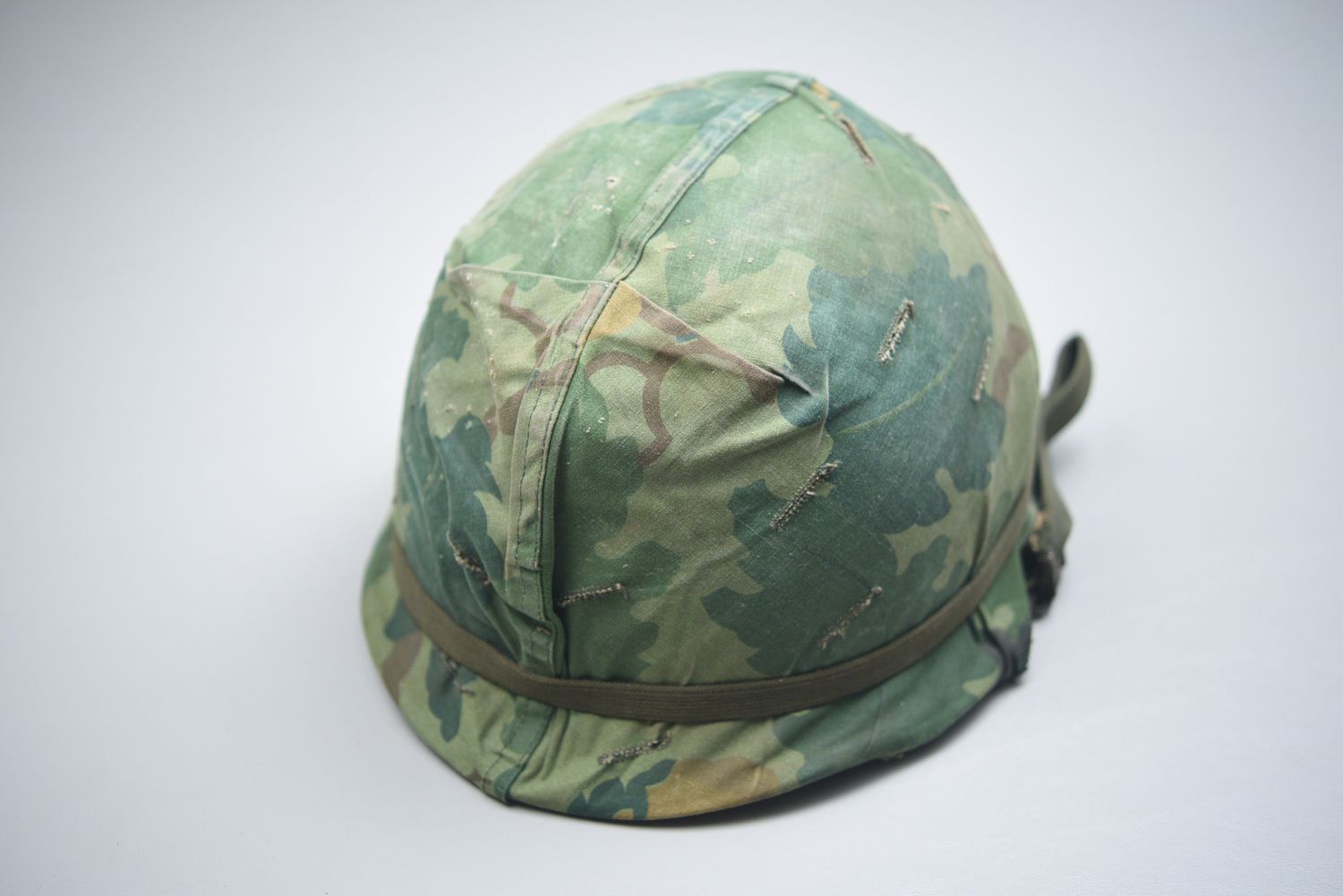 VIETNAM WAR M1 HELMET w/MITCHELL CAMOUFLAGED COVER - DATED 1965