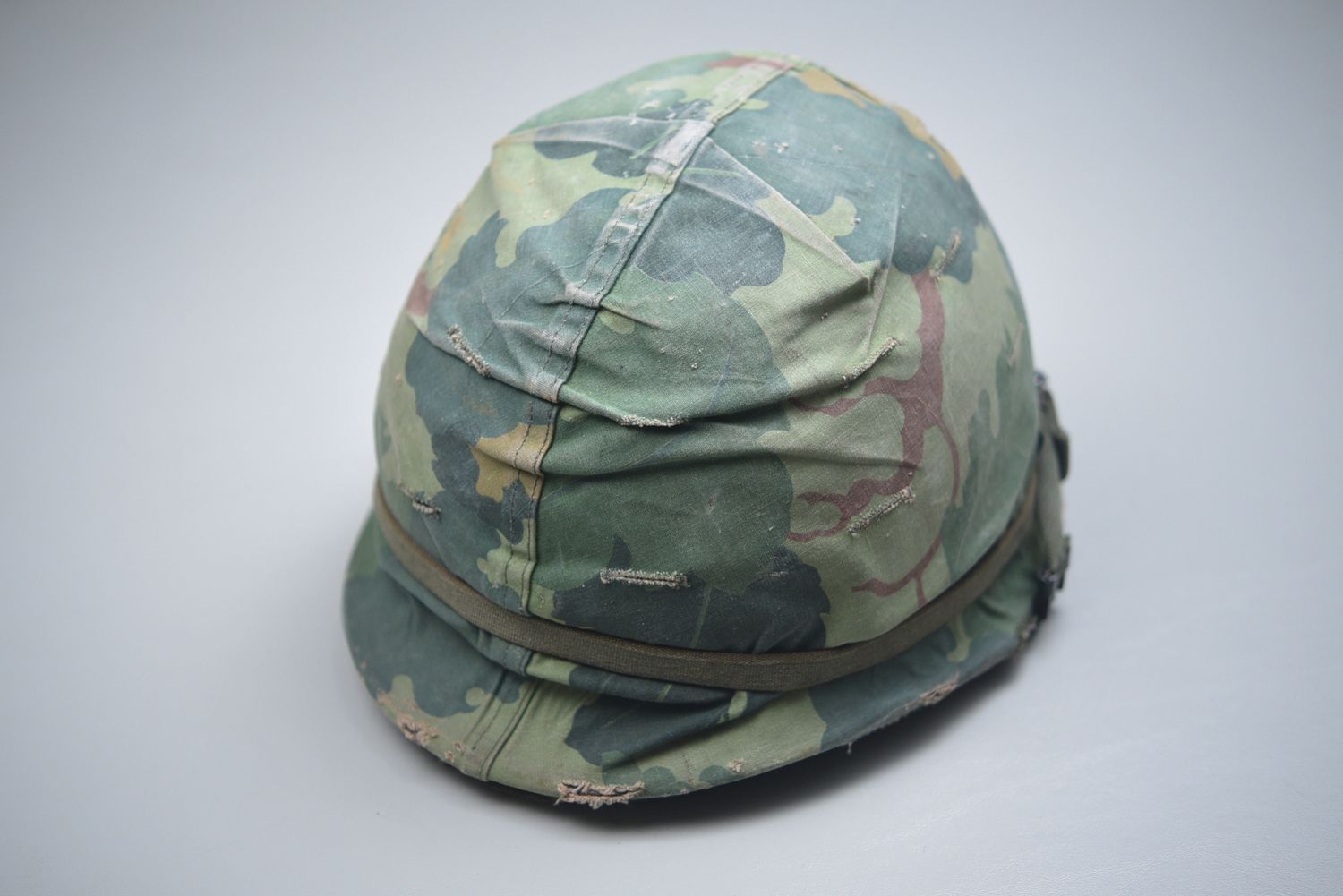 VIETNAM WAR M1 HELMET w/MITCHELL CAMOUFLAGED COVER - DATED 1965