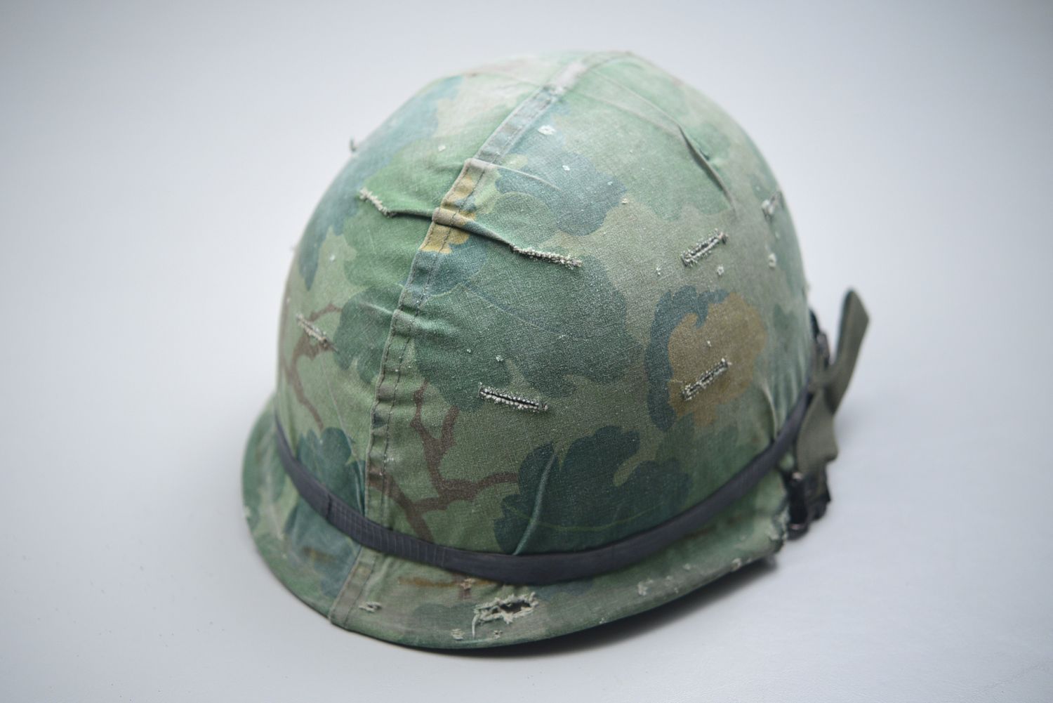 VIETNAM WAR M1 HELMET w/MITCHELL CAMOUFLAGED COVER - DATED 1965