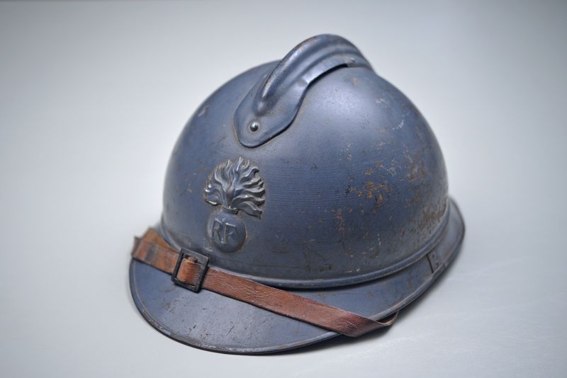 WWI FRENCH MODEL 1915 ADRIAN INFANTRY HELMET - COMPLETE WWI FRENCH MODEL 1915 ADRIAN INFANTRY HELMET - COMPLETE