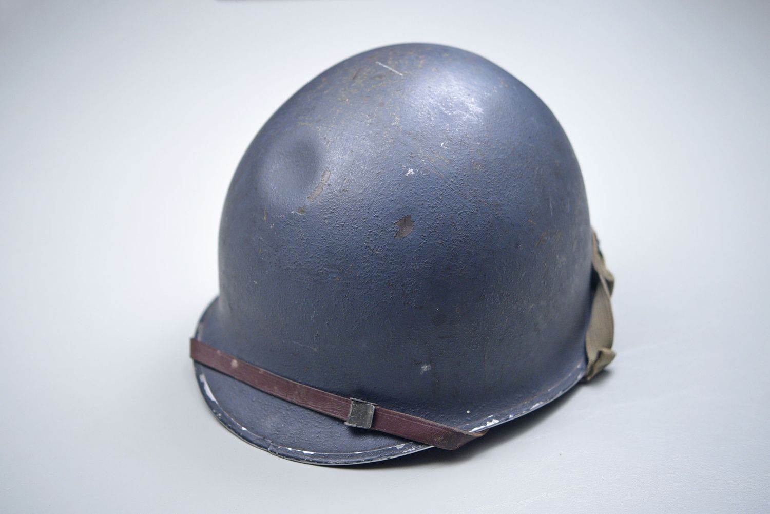 WWII U.S. NAVY M1 STEEL HELMET w/FRONT SEAM &amp; FIXED BALES - COMPLETE