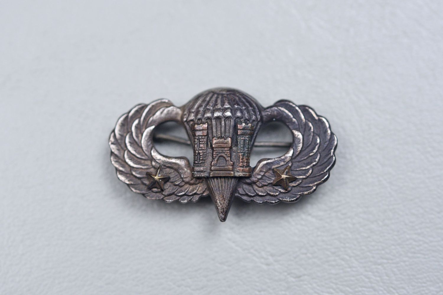 WWII U.S. ARMY JUMP WING w/ENGINEER CASTLE &amp; 2 STARS - PINBACK, STERLING