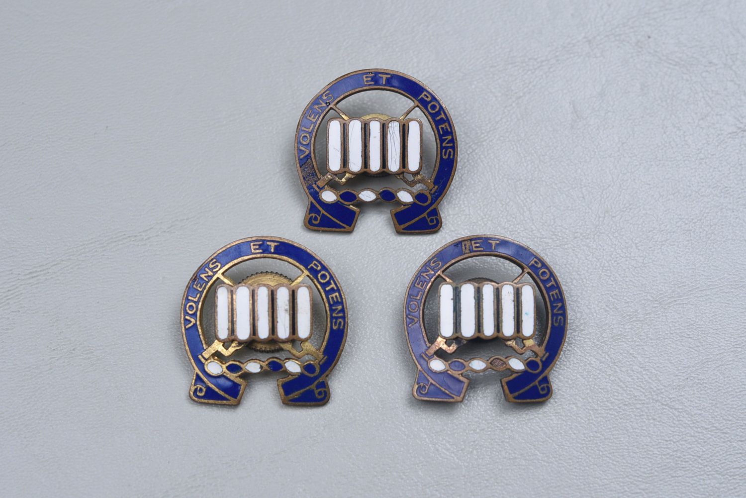 WWII U.S. 3rd INFANTRY DIVISION, 7th REGIMENT DI&#39;S - LOT OF 3, SCREW BACK