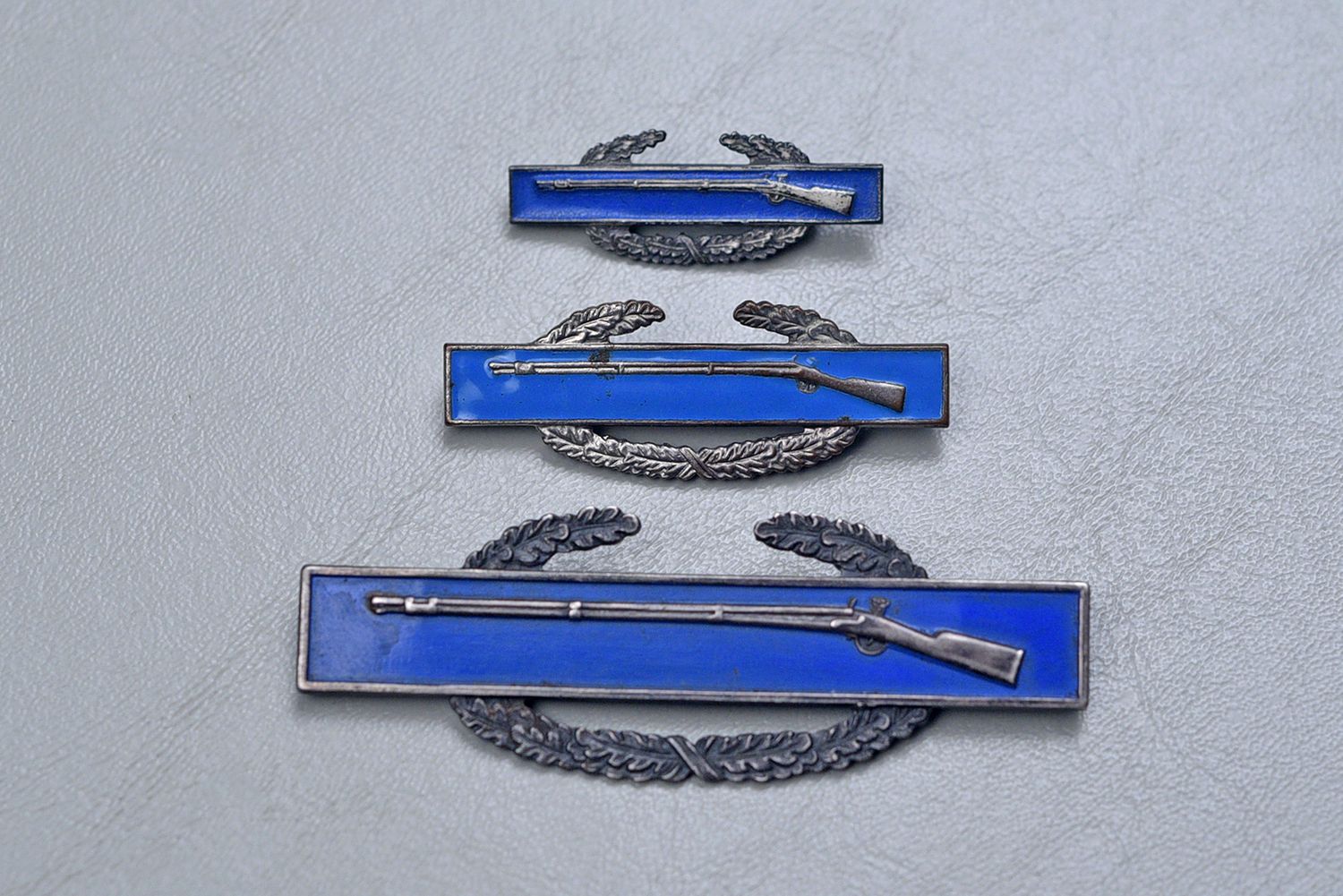 WWII U.S. COMBAT INFANTRY BADGE LOT OF 3 DIFFERENT SIZES - 2 STERLING, 1 MARKED, PIN BACK