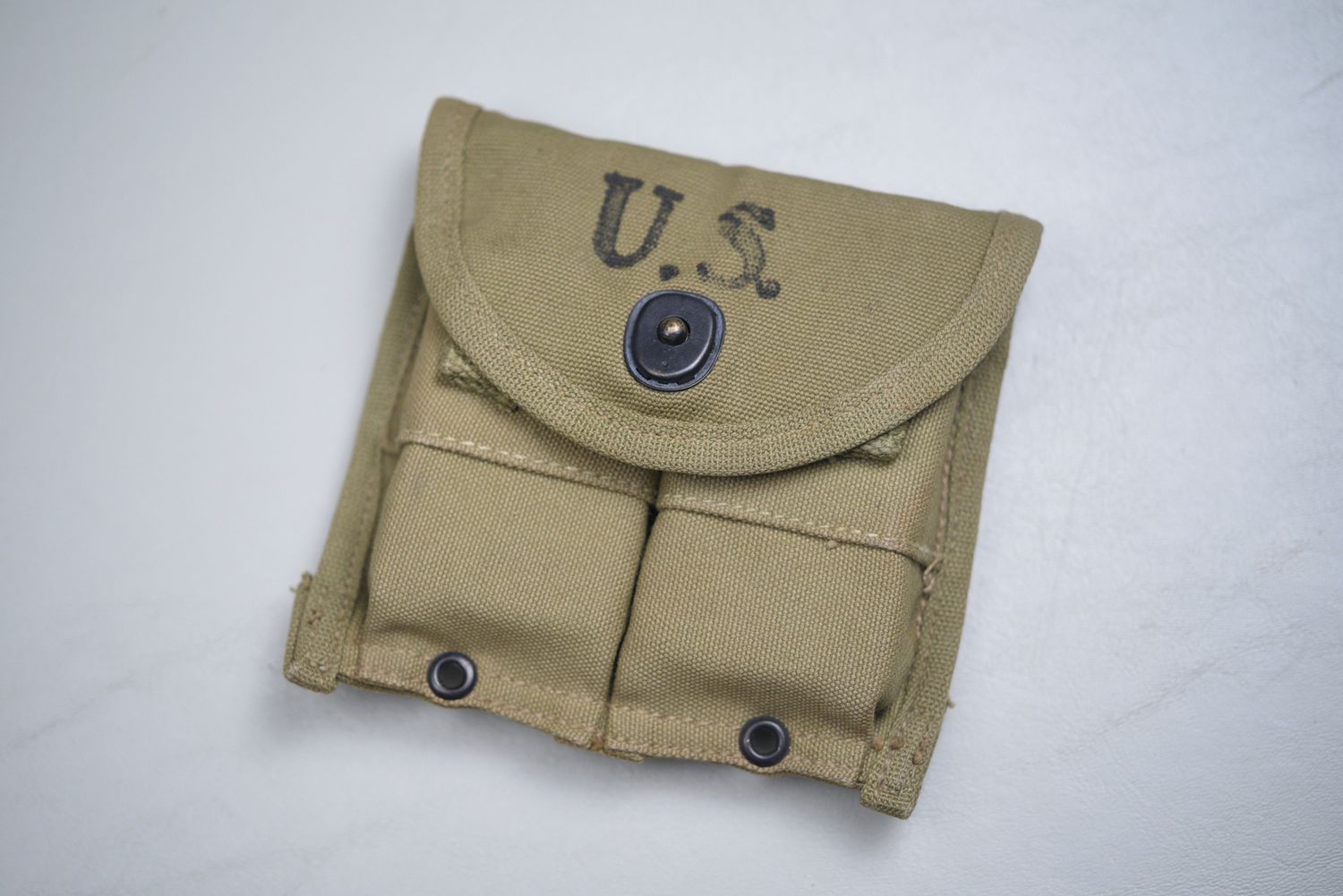 WWII U.S. M1 CARBINE MAGAZINE POUCH w/2 MARKED MAGAZINES