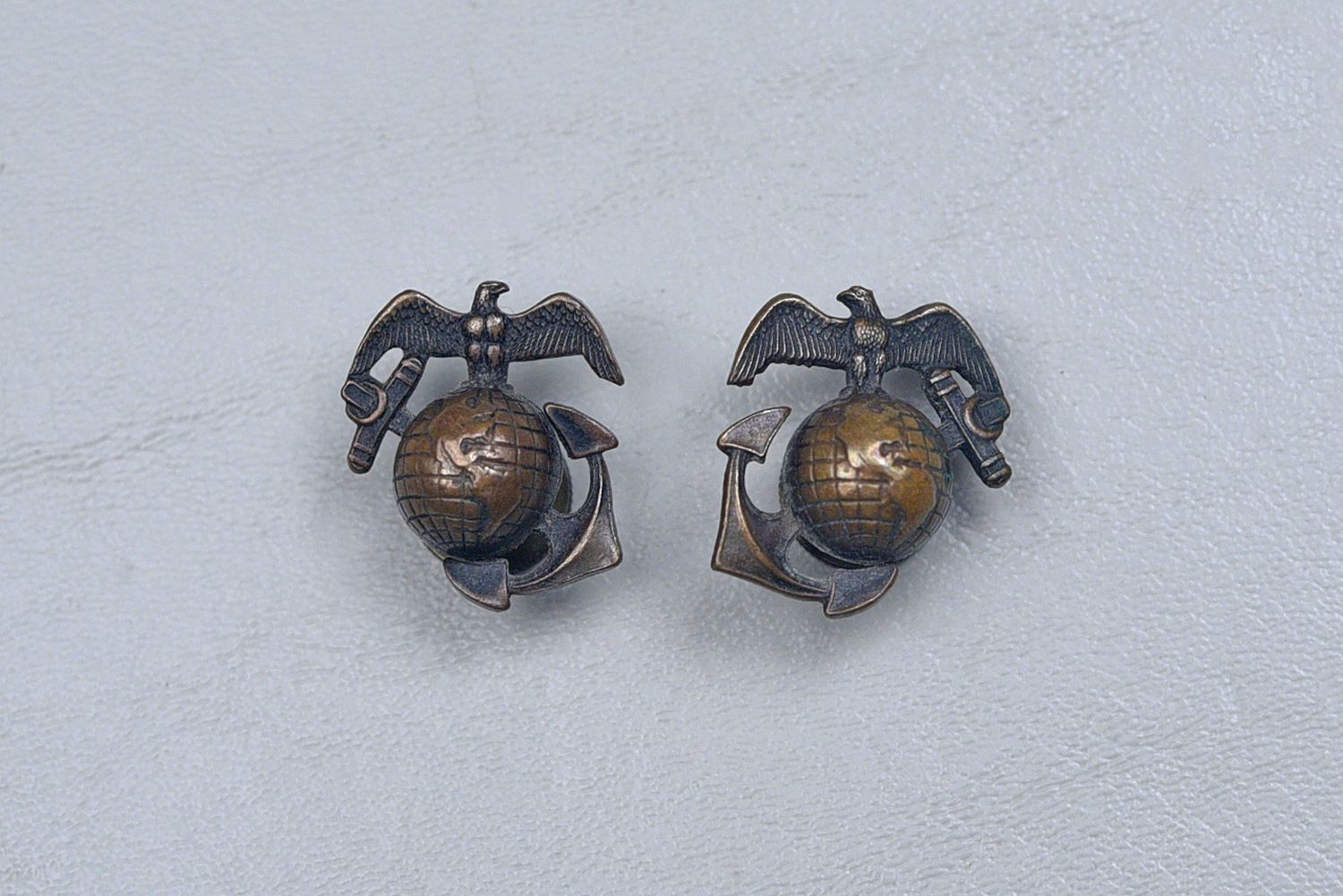 WWII U.S. MARINE CORPS PRE-WAR &#39;DROOP WING&#39; EGA&#39;S - MATCHED PAIR, SCREW BACK