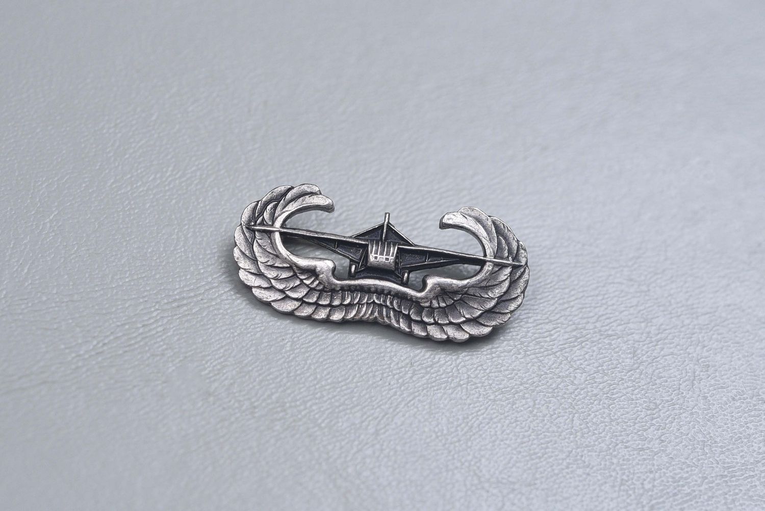 WWII U.S. GLIDER INFANTRY REGIMENT BADGE - PINBACK, STERLING