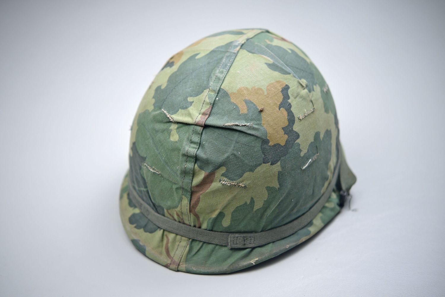 VIETNAM WAR U.S. M1 STEEL COMBAT HELMET w/MITCHELL COVER - DATED &#39;68&#39;