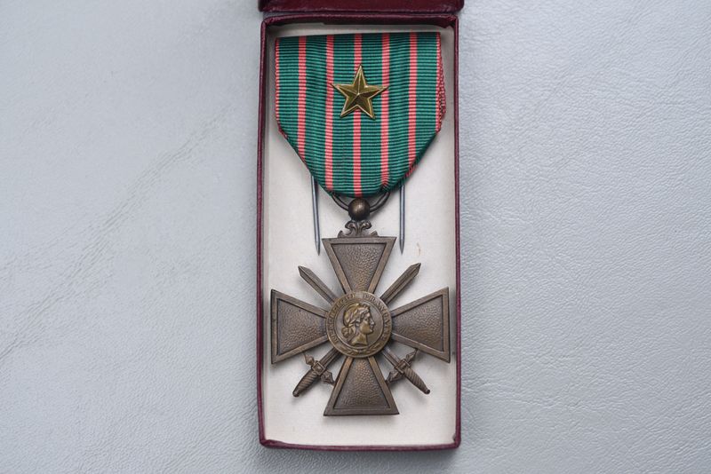 WWI FRENCH CROIX DE GUERRE w/STAR IN BOX - 1914-1918