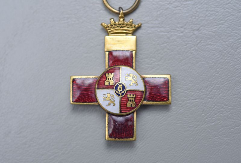 WWII SPANISH MILITARY MERIT CROSS w/RED DISTINCTION ON OPEN BROACH