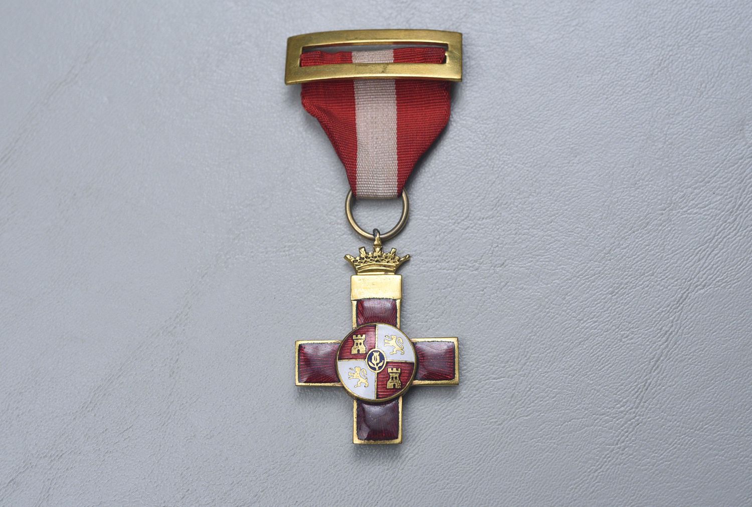 WWII SPANISH MILITARY MERIT CROSS w/RED DISTINCTION ON OPEN BROACH