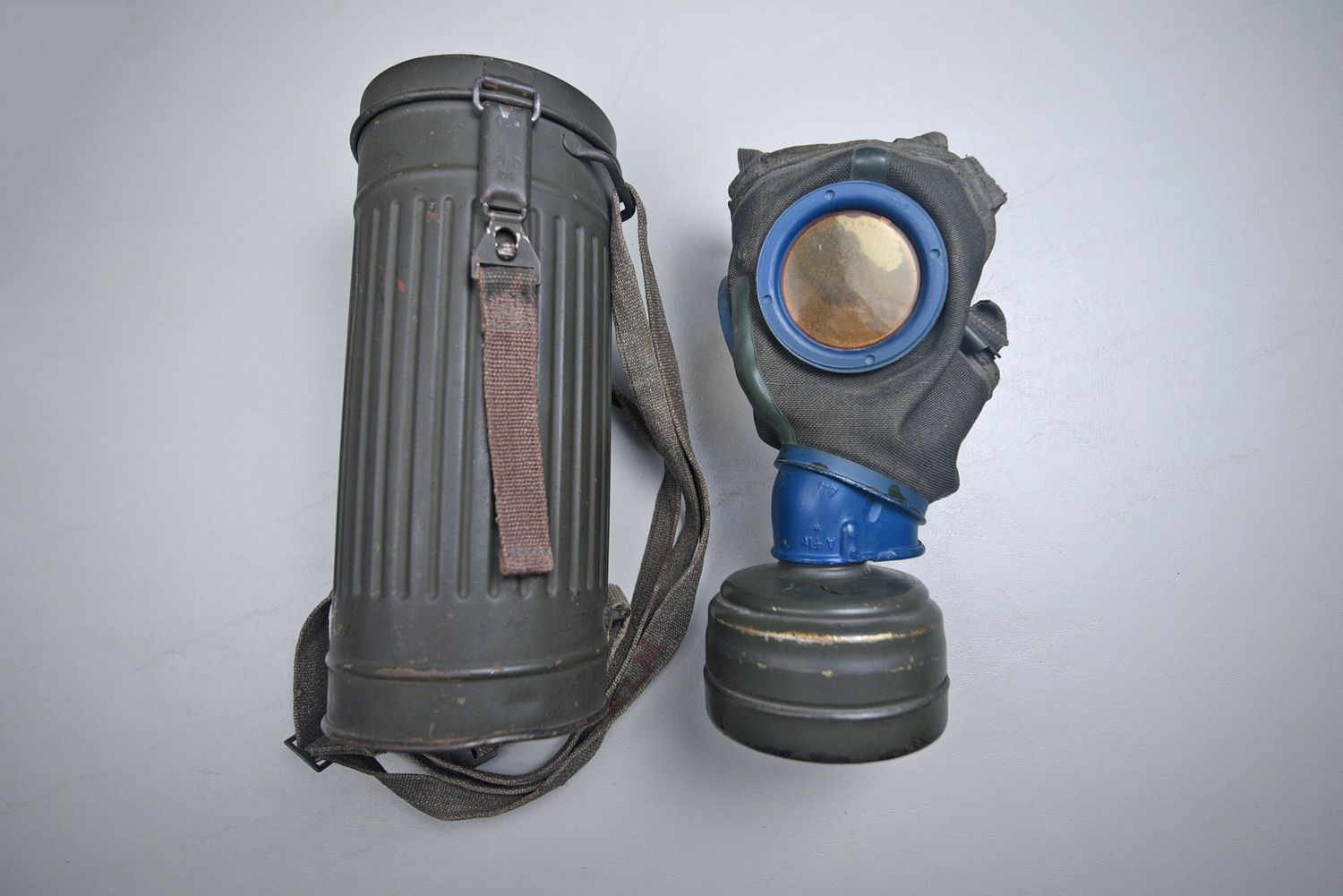 WWII GERMAN MODEL 1938 GASMASK &amp; CANNISTER - COMPLETE