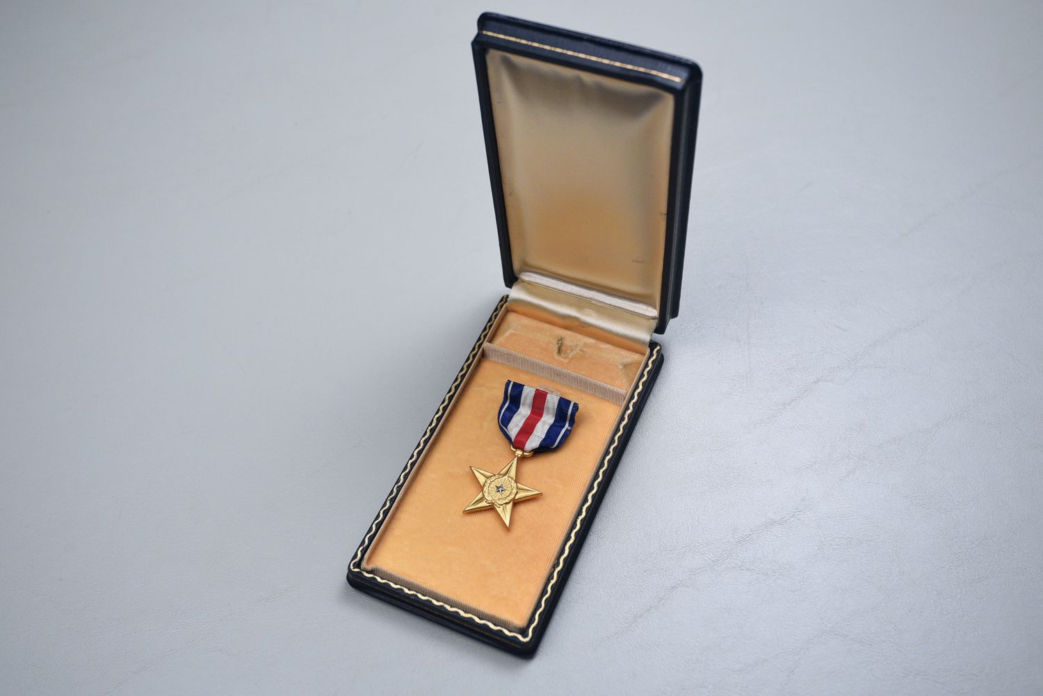 WWII U.S. CASED SILVER STAR ON SLOT BROACH – THICK PLANCHET &amp; NUMBERED