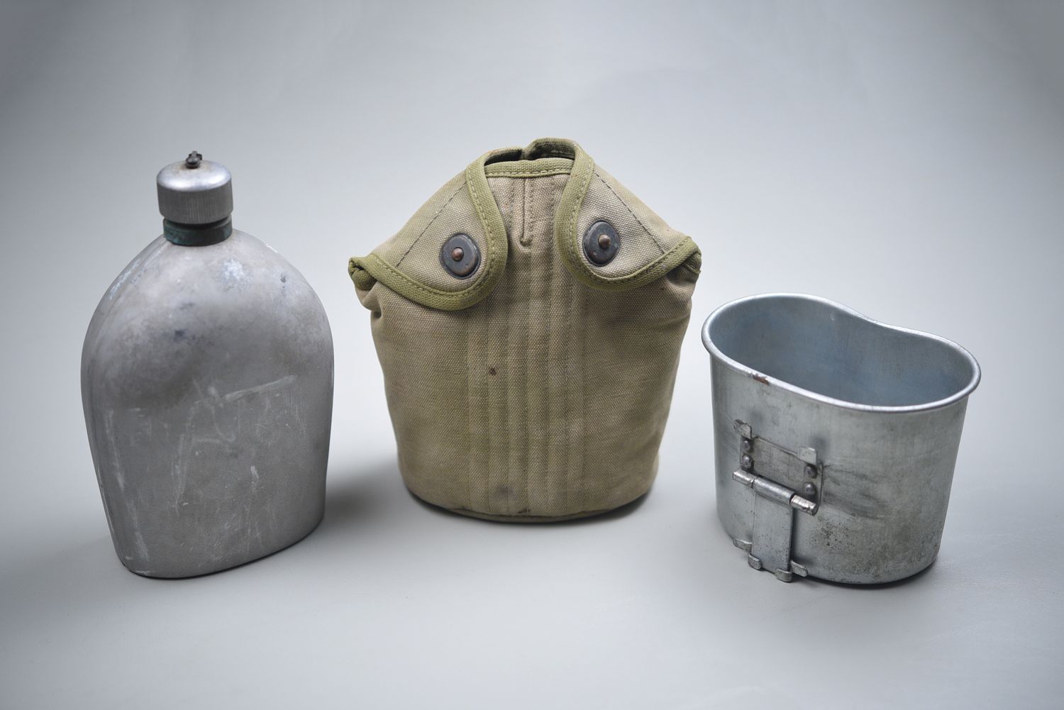 WWII U.S. CANTEEN, CUP, &amp; TRANSITIONAL CARRIER w/METAL CAP- 1942 DATED