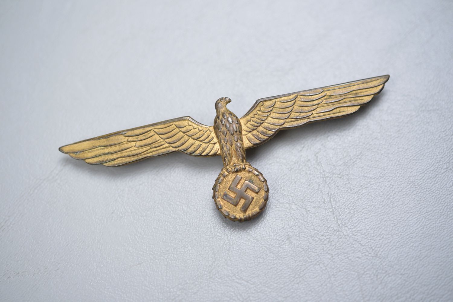 WWII GERMAN KRIEGSMARINE METAL BREAST EAGLE