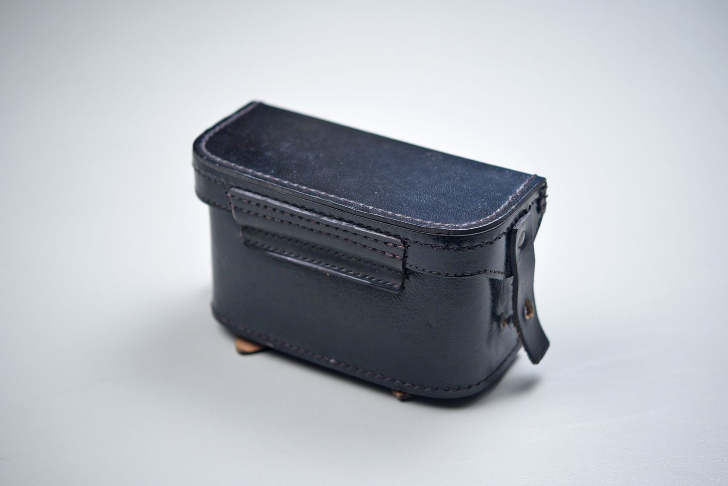 WWII GERMAN MEDICAL POUCH w/CONTENTS – NEAR MINT