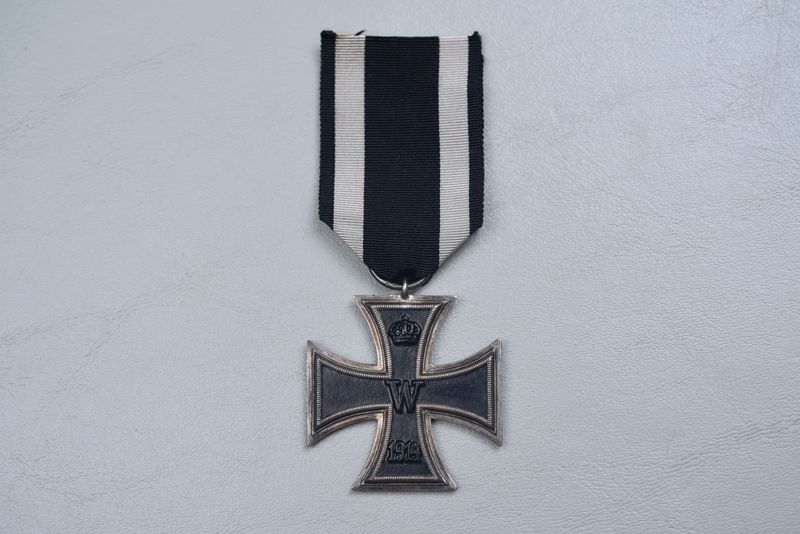 WWI GERMAN 1914 IRON CROSS 2nd CLASS ON RIBBON – MARKED ‘LW’ WWI GERMAN 1914 IRON CROSS 2nd CLASS ON RIBBON – MARKED ‘LW’