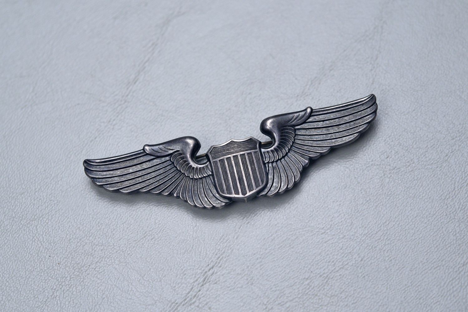 WWII U.S. ARMY AIR CORPS PILOTS WING - PINBACK, STERLING